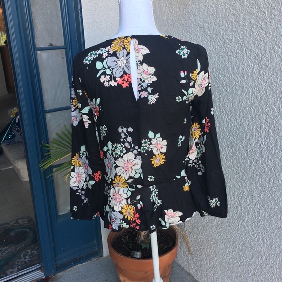 OLD NAVY black floral peplum top XS NWT - Picture 3 of 4